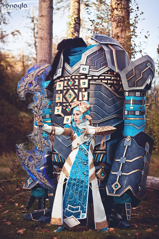 Illustration for article titled Guild Wars 2 Cosplay Includes 9-Foot-Tall Golem